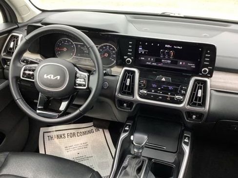 Used 2022 Kia Sorento S w/ Panoramic Sunroof Package AWD/4WD image 11
