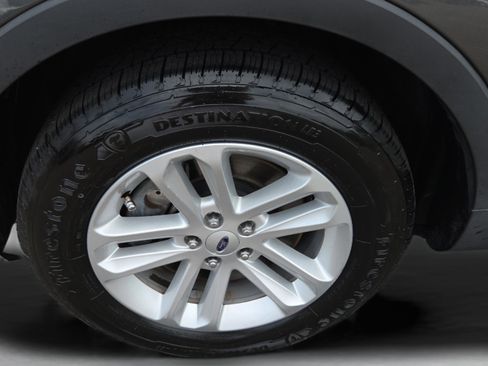 Used 2017 Ford Explorer XLT w/ Equipment Group 202A image 10