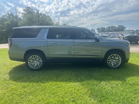 Used 2023 Chevrolet Suburban High Country AWD/4WD image 9