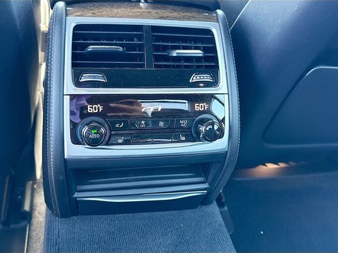 Used 2019 BMW 750i xDrive w/ Executive Package AWD/4WD image 20