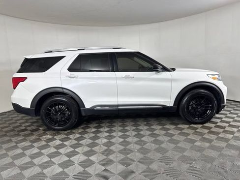 Certified 2021 Ford Explorer Limited AWD/4WD image 2