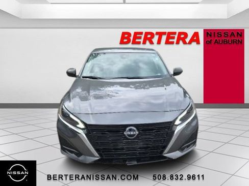 Used 2024 Nissan Altima 2.5 S FWD image 3