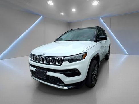 Used 2025 Jeep Compass Limited w/ Elite Group AWD/4WD image 5