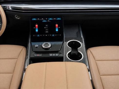 Used 2025 Cadillac Escalade Premium Luxury AWD/4WD image 18