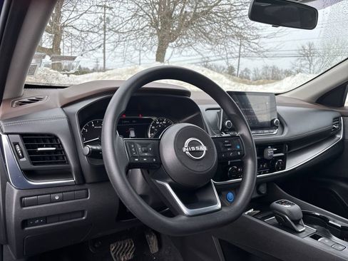 Used 2023 Nissan Rogue SV image 6