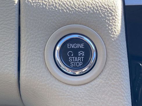 Used 2017 Ford Taurus Limited image 23