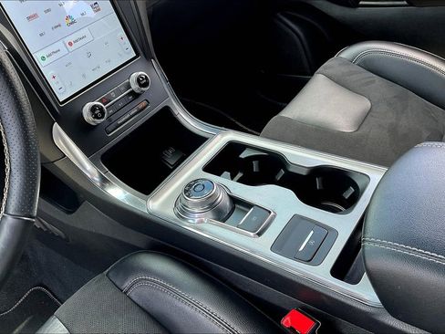 Used 2022 Ford Edge ST image 17