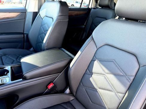 New 2026 Volkswagen Atlas SE FWD image 11