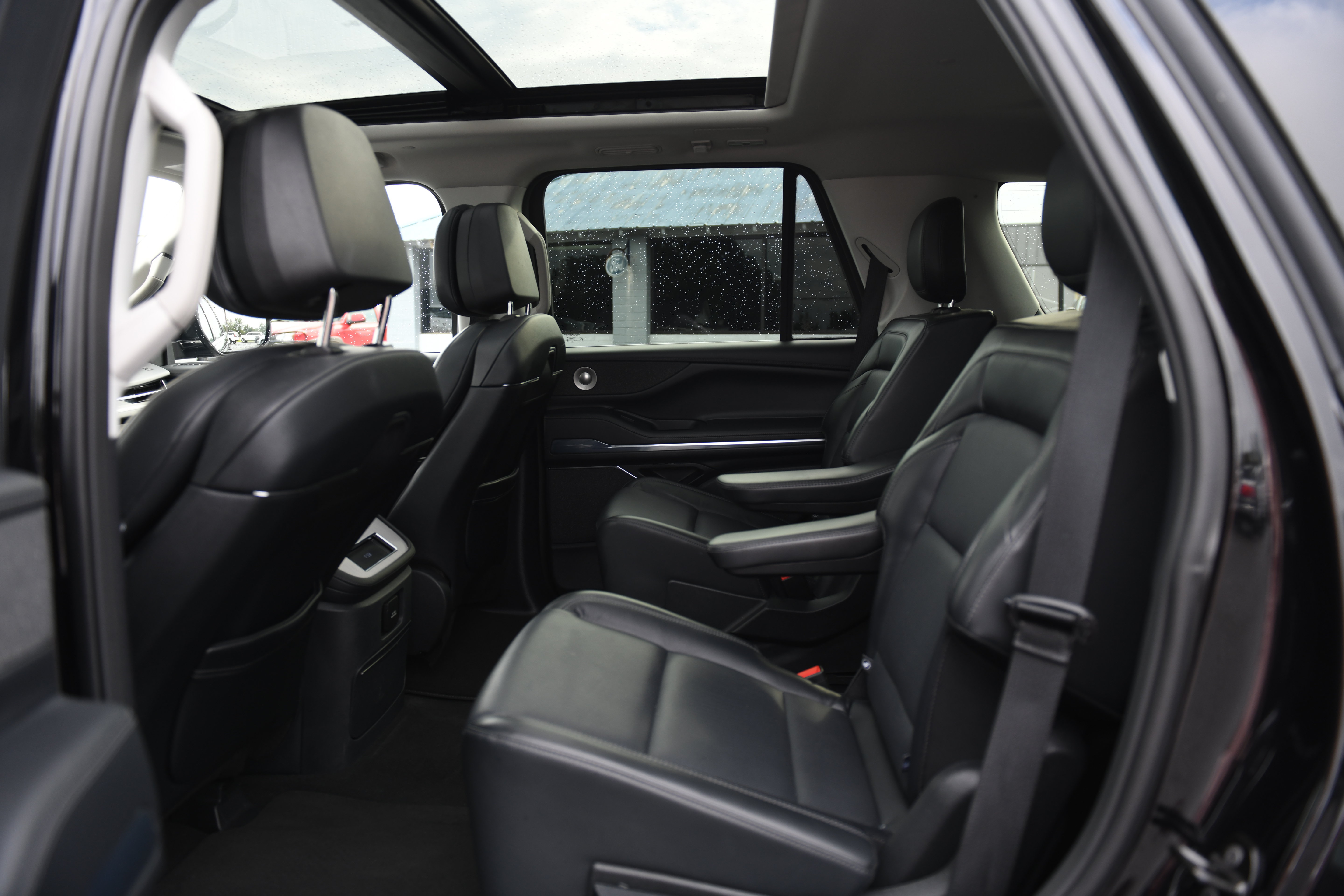 Used 2025 Lincoln Navigator Reserve AWD/4WD image 16
