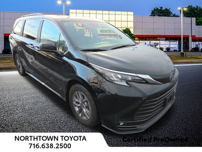 Used 2025 Toyota Sienna XLE