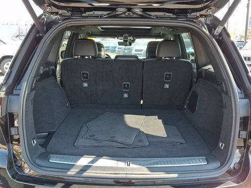 Used 2023 Jeep Grand Cherokee Overland w/ Luxury Tech Group IV AWD/4WD image 29