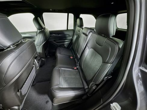 New 2025 Jeep Grand Cherokee Altitude image 27