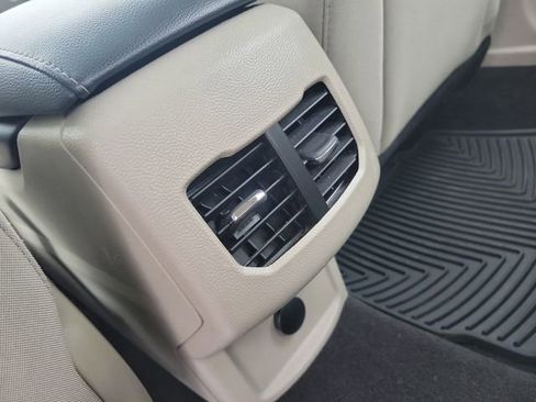 Used 2018 Ford Fusion SE w/ Fusion SE Technology Package FWD image 33