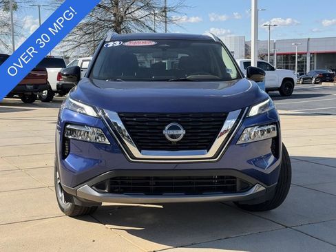Used 2023 Nissan Rogue SL image 2