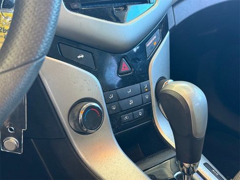 Used 2016 Chevrolet Cruze LT w/ Technology Package image 22