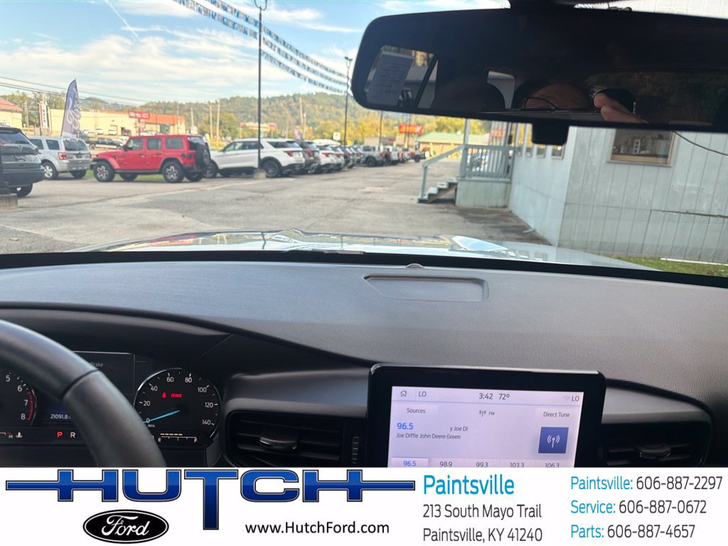 Used 2023 Ford Explorer XLT AWD/4WD image 38