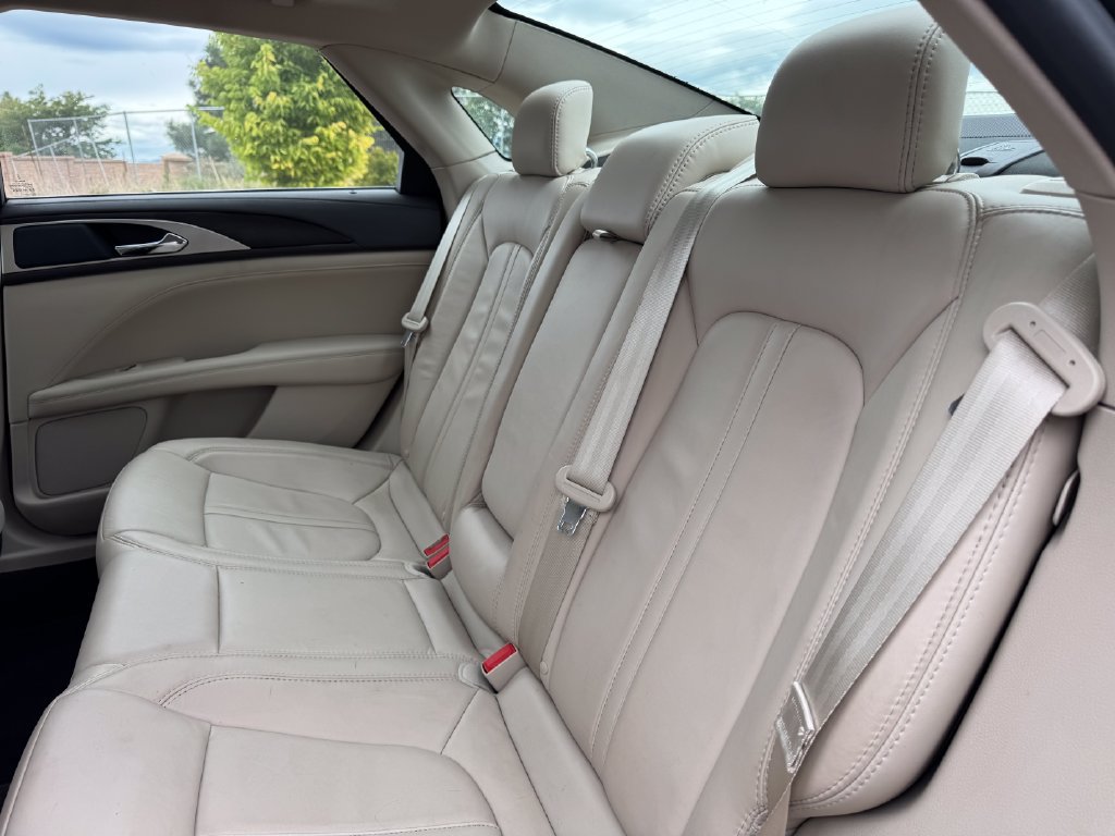 Used 2017 Lincoln MKZ Select w/ Select Plus Package AWD/4WD image 8