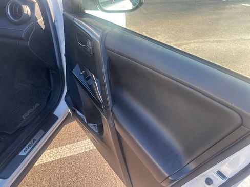 Used 2016 Toyota RAV4 SE image 16