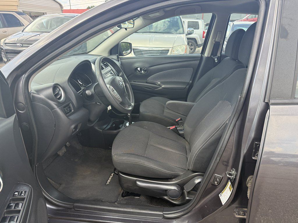 Used 2015 Nissan Versa SV FWD image 12