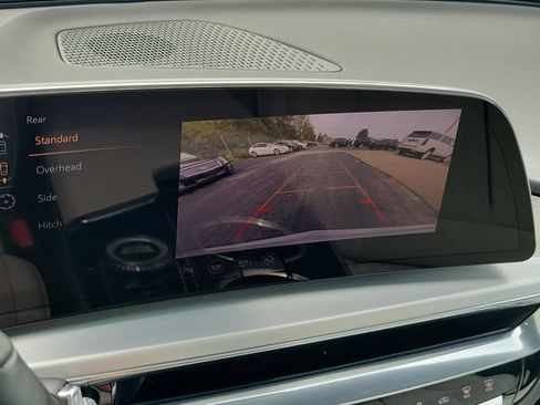 Used 2024 Cadillac Lyriq Luxury AWD/4WD image 16