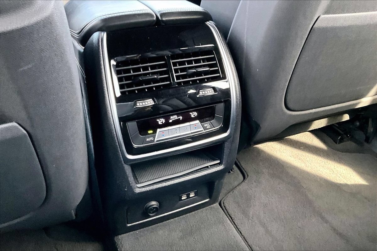 Used 2019 BMW X7 xDrive50i w/ M Sport Package AWD/4WD image 38