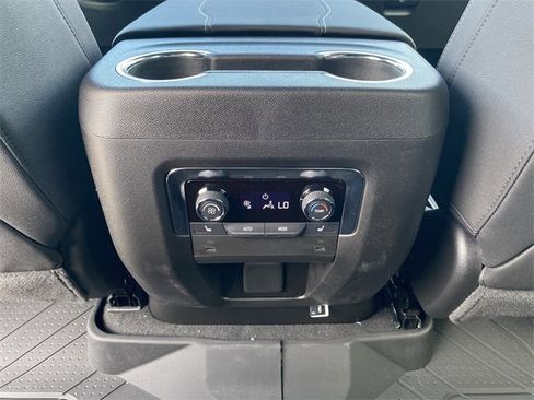 New 2025 Chevrolet Suburban Premier image 16