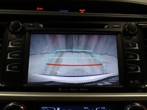 Used 2019 Toyota Highlander XLE image 28