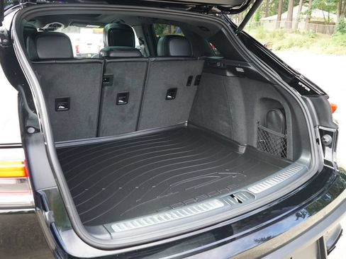 Used 2024 Porsche Macan AWD/4WD image 32