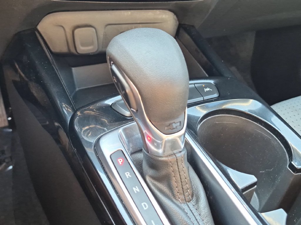 Used 2025 Chevrolet Trax LT w/ LT Convenience Package FWD image 15