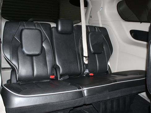 Used 2022 Chrysler Pacifica Limited FWD image 34