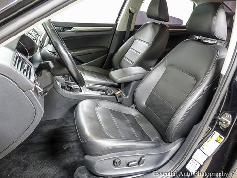 Used 2017 Volkswagen Passat 1.8T SE image 9