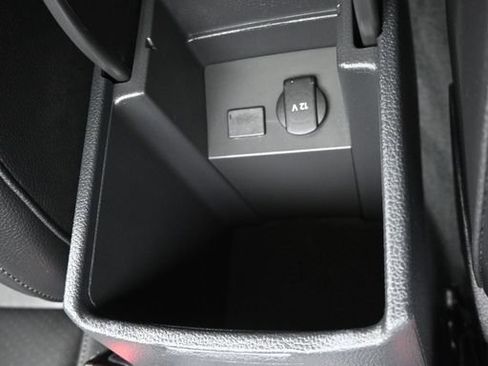 Used 2018 Volkswagen Passat 2.0T SE FWD image 23