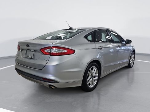 Used 2015 Ford Fusion SE FWD image 3