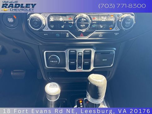 Used 2023 Jeep Wrangler Unlimited Sahara w/ Cold Weather Group AWD/4WD image 19