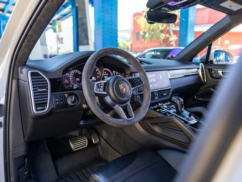 Certified 2023 Porsche Cayenne GTS AWD/4WD image 4