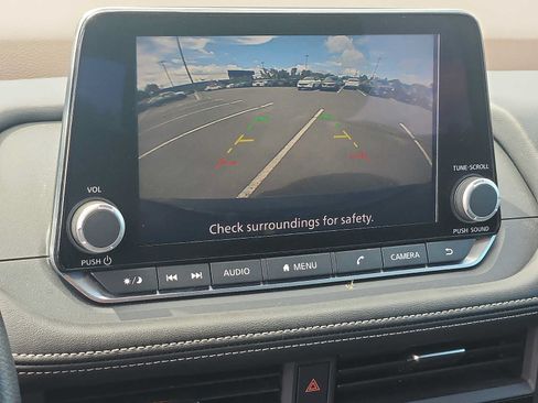 Used 2023 Nissan Rogue S AWD/4WD image 17