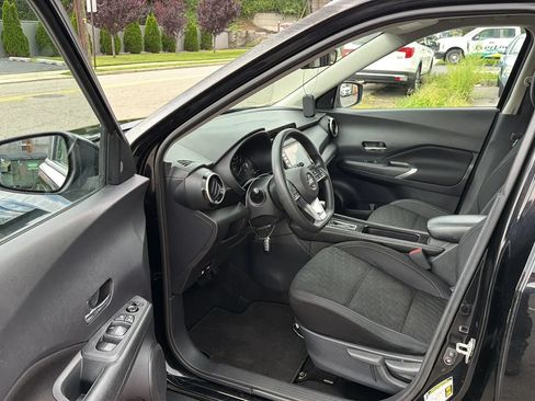 Used 2021 Nissan Kicks SV FWD image 23