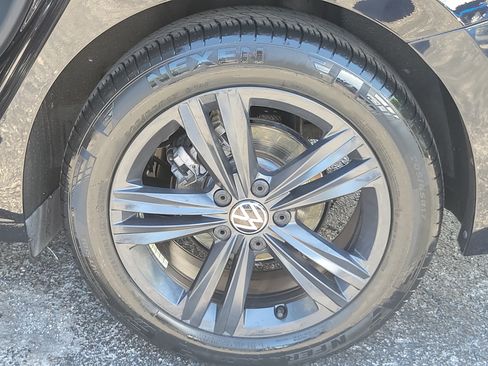 Certified 2023 Volkswagen Jetta SE w/ Black Wheel Package FWD image 12