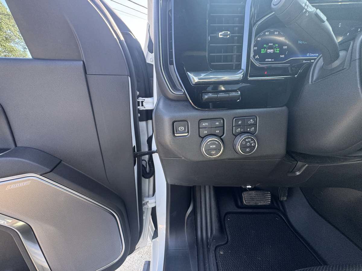 Used 2025 Chevrolet Silverado 3500 High Country w/ High Country Premium Package AWD/4WD image 14