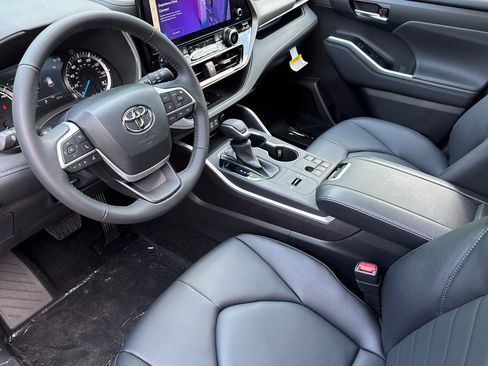 New 2026 Toyota Highlander XLE AWD/4WD image 10