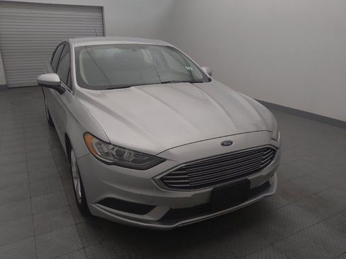 Used 2018 Ford Fusion SE w/ Fusion SE Technology Package image 14
