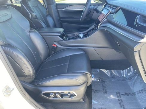 Used 2023 Jeep Grand Cherokee Overland w/ Luxury Tech Group IV image 28