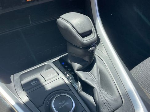 Used 2025 Toyota RAV4 LE AWD/4WD image 9