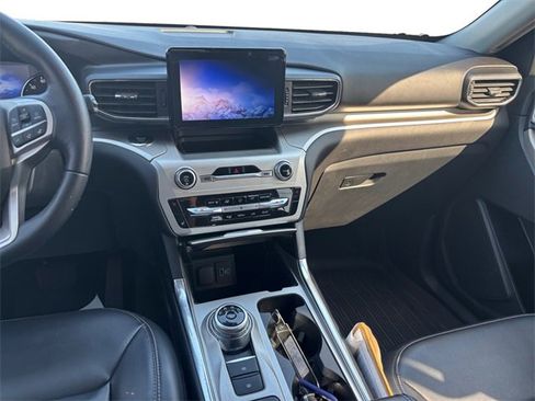 Used 2022 Ford Explorer XLT w/ Equipment Group 202A image 11