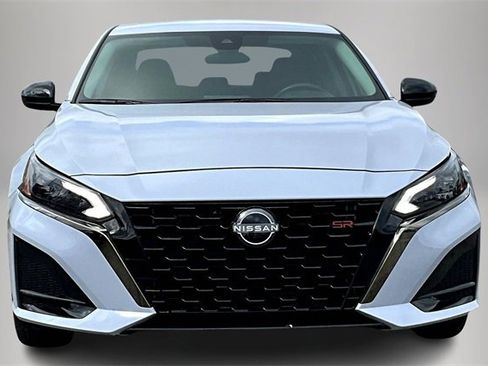 Certified 2024 Nissan Altima 2.5 SR image 3