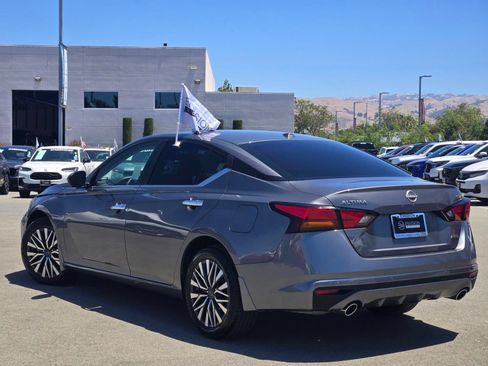 Used 2024 Nissan Altima 2.5 SV w/ SV Premium Package AWD/4WD image 5