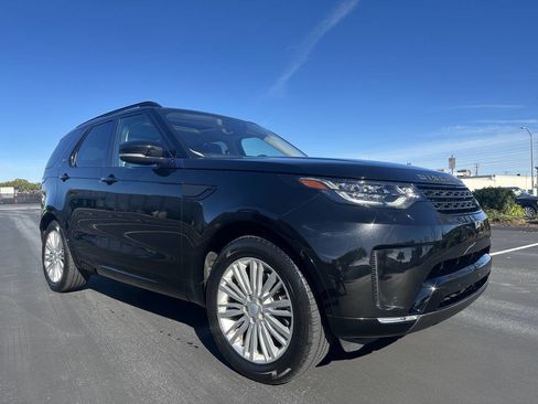 Used 2017 Land Rover Discovery HSE image 2