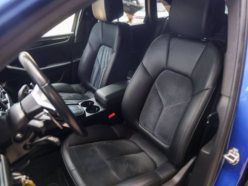 Used 2018 Porsche Macan AWD/4WD image 5