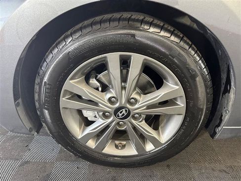 Used 2018 Hyundai Elantra SEL FWD image 29