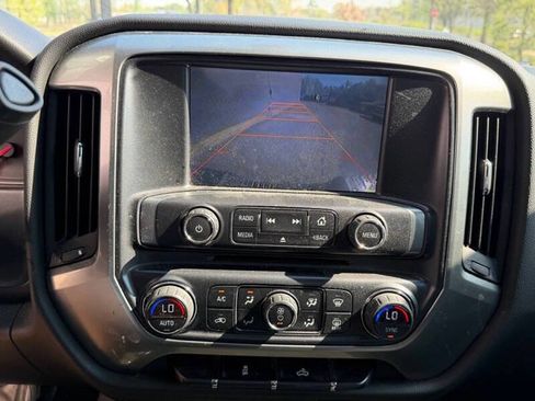 Used 2017 GMC Sierra 1500 SLE RWD image 9